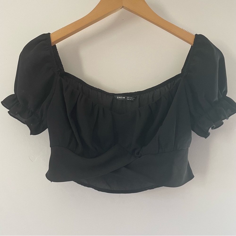 SHEIN Black Ruffled Puff Sleeve Blouse